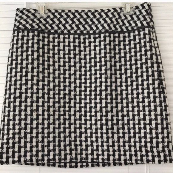 LOFT Dresses & Skirts - LOFT Size 6 Black & White Skirt